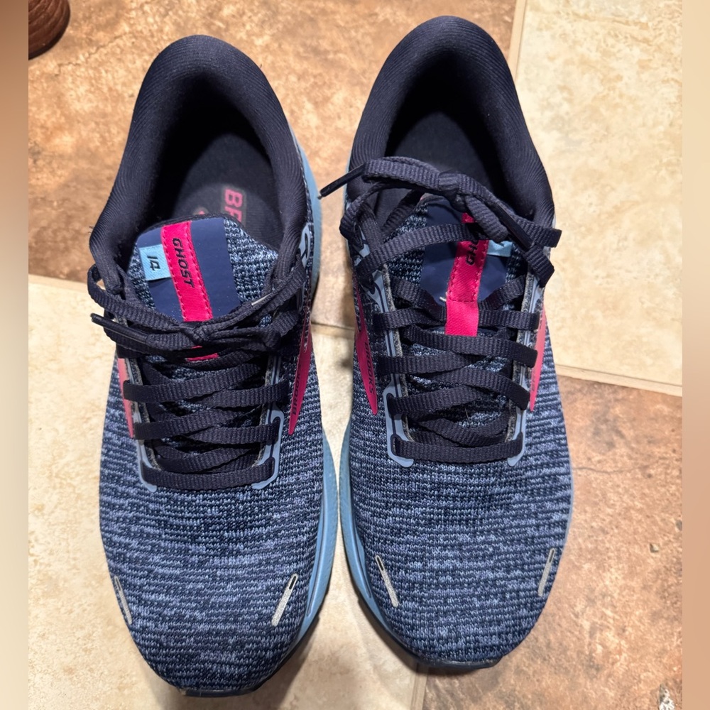 Brooks Women's Size 8 Athletic Shoes in Excellent Condition!